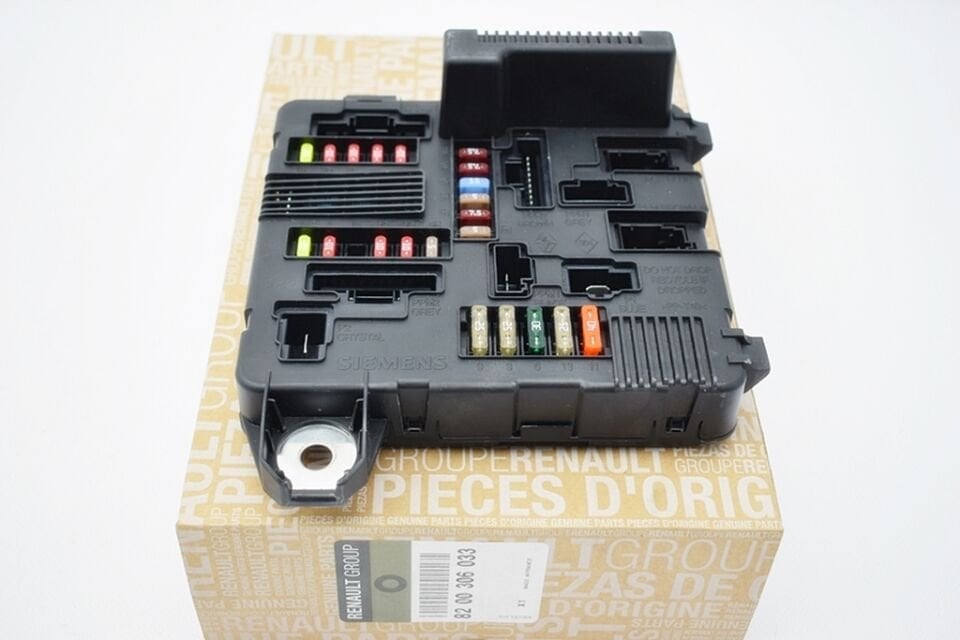 Sigorta Kutusu Renault Megane 2 Scenic 2 8200306033