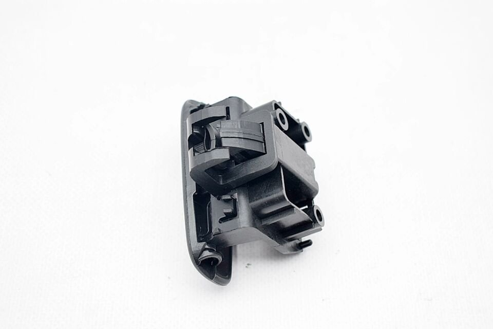 Clio 4 Torpido Kapak Kilidi