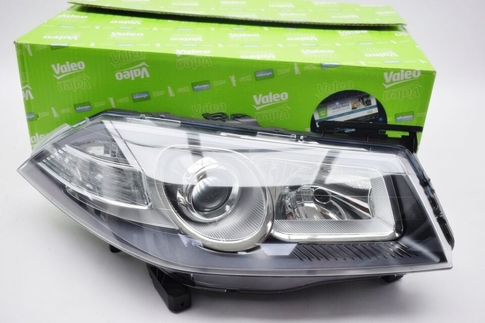 Renault Megane 2 Sağ Ön Far Komple Xenon