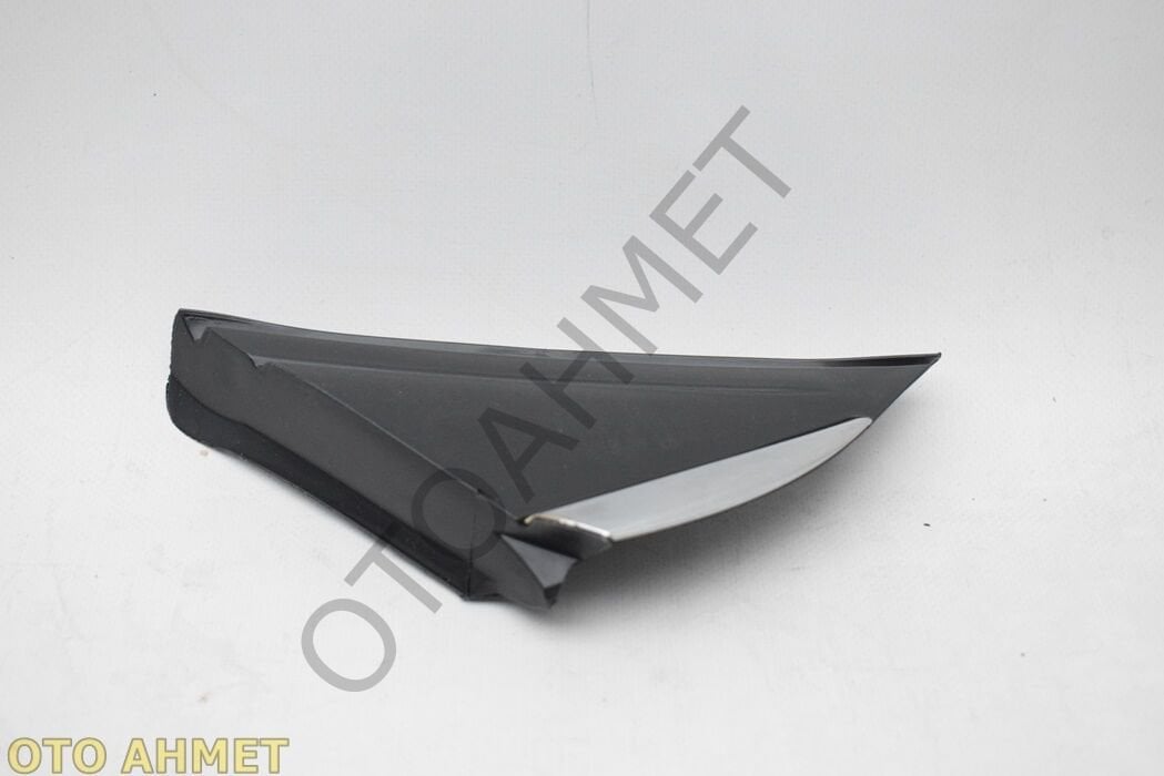 Renault Megane 4 Sağ Çamurluk Köşe Plastiği Ayna Muskası