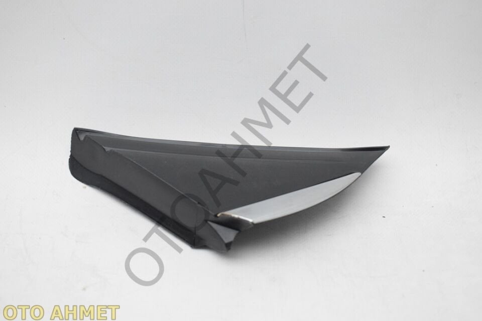 Renault Megane 4 Sağ Çamurluk Köşe Plastiği Ayna Muskası