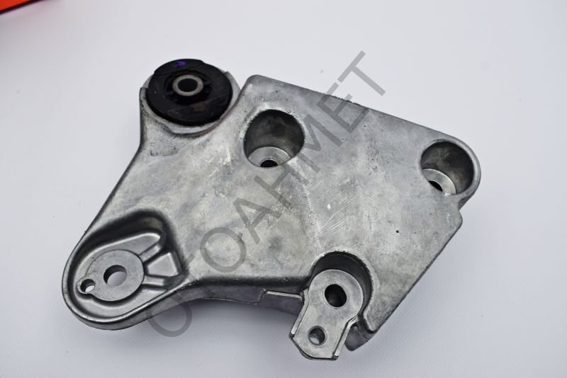 Motor Kulağı Laguna 2 Üst Aleminyum Sağ