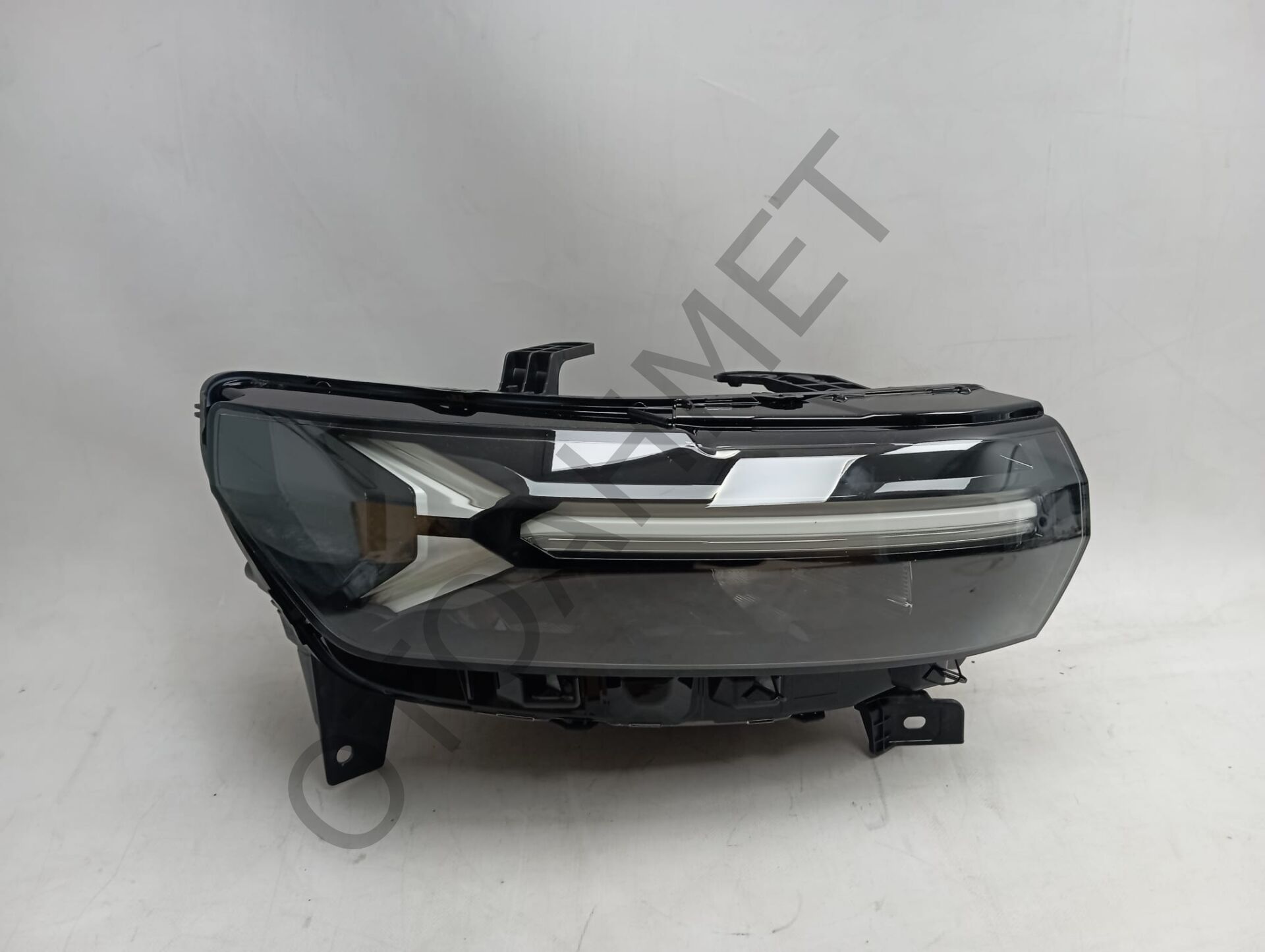 Renault Duster 3 Sağ Ön Far 260100444R