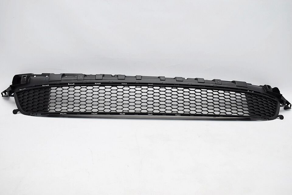 Ön Tampon Orta Izgarası Renault Trafic 3