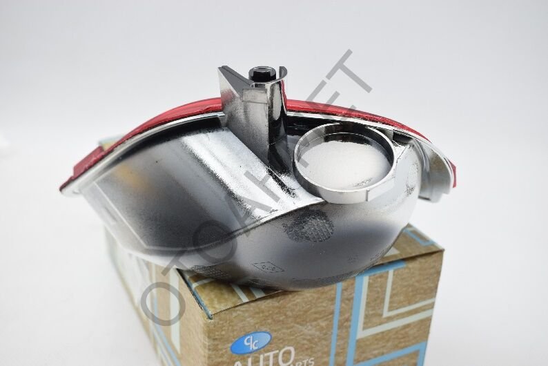 Dacia Sandero Arka Tampon Reflektörü Sisi Sağ