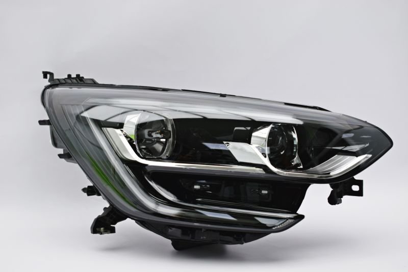 Renault Megane 4 Far Sağ Halojen