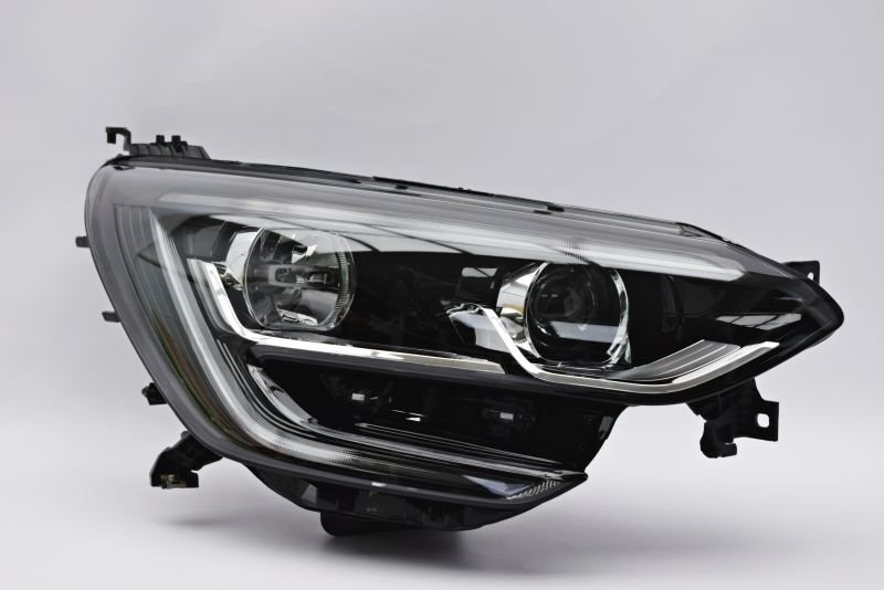 Renault Megane 4 Far Sağ Halojen