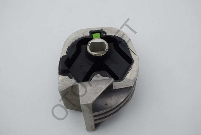 Master 3 Arka Motor Takozu (Kulağı) Alt