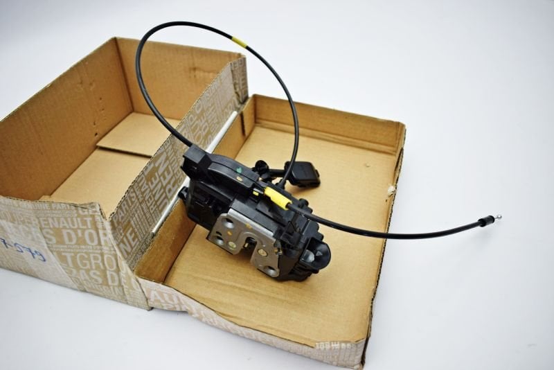 Renault Kangoo 3 Kapı Kilidi Ön Sol 8200497579