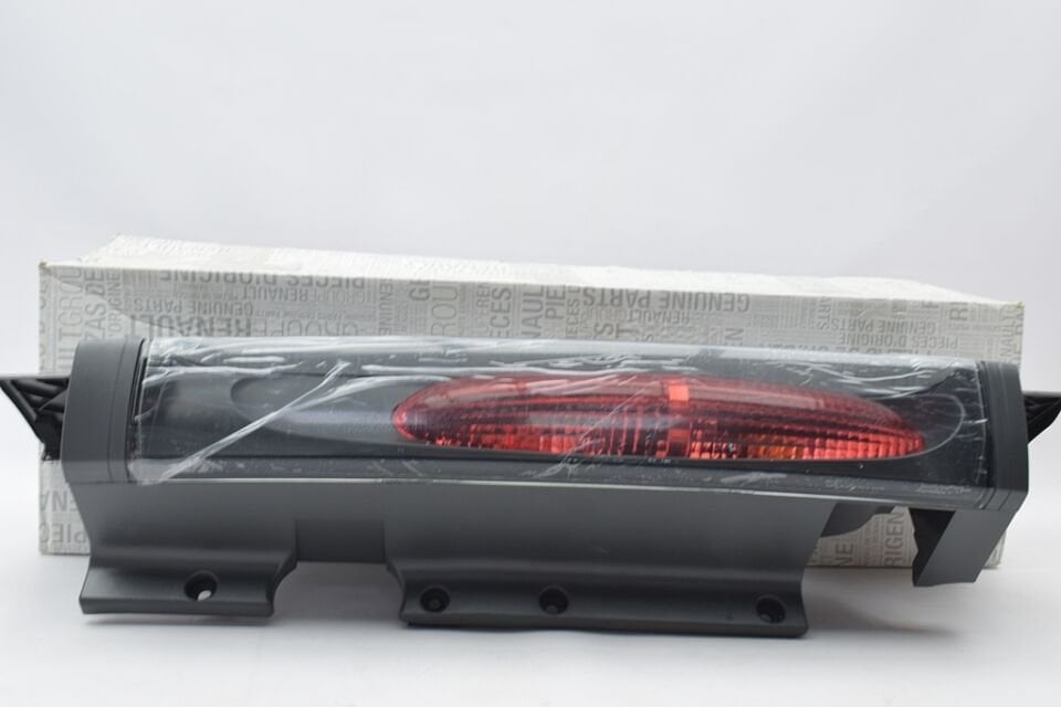Renault Trafic 2 Arka Stop Lambası Komple Sağ