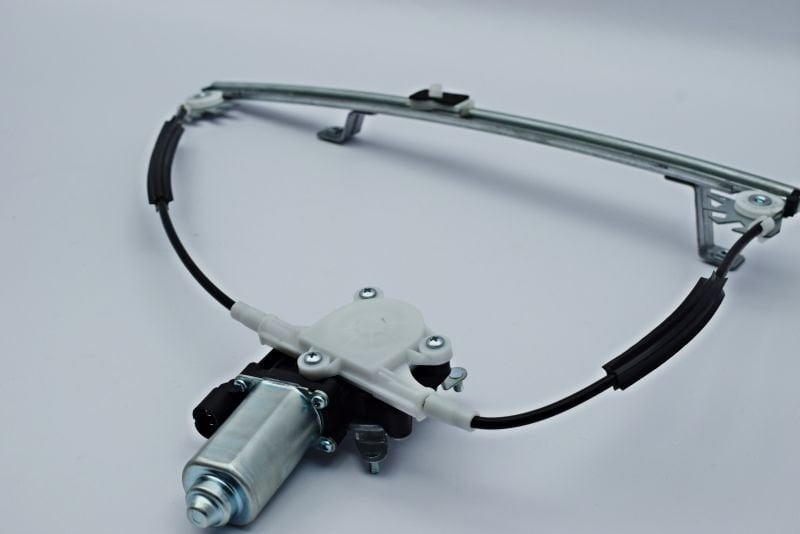 Renault 19 Ön Cam Krikosu Sol Elektrikli
