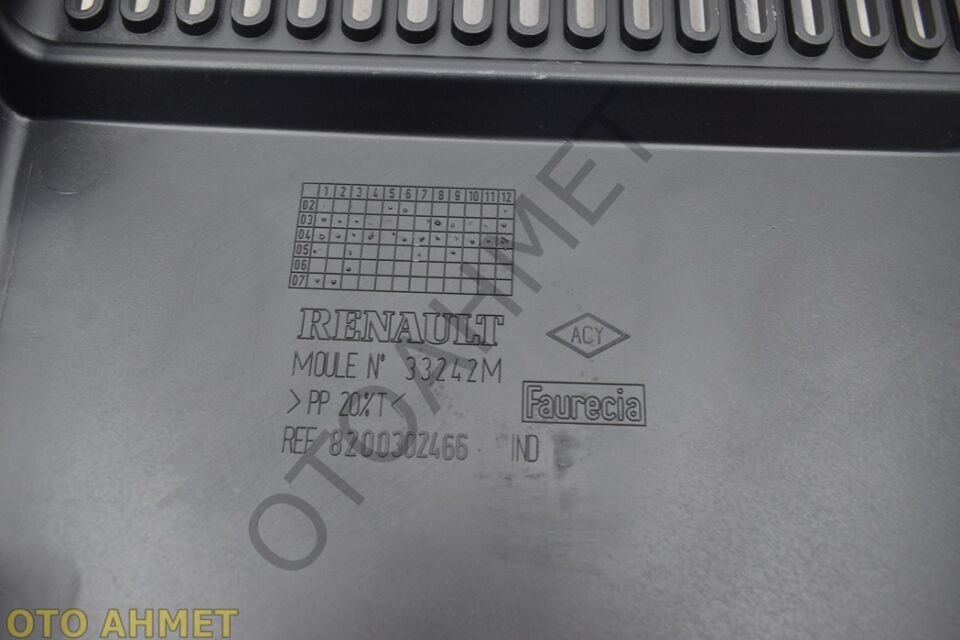 Renault Megane 2 Akü Üst Kapağı 8200302466