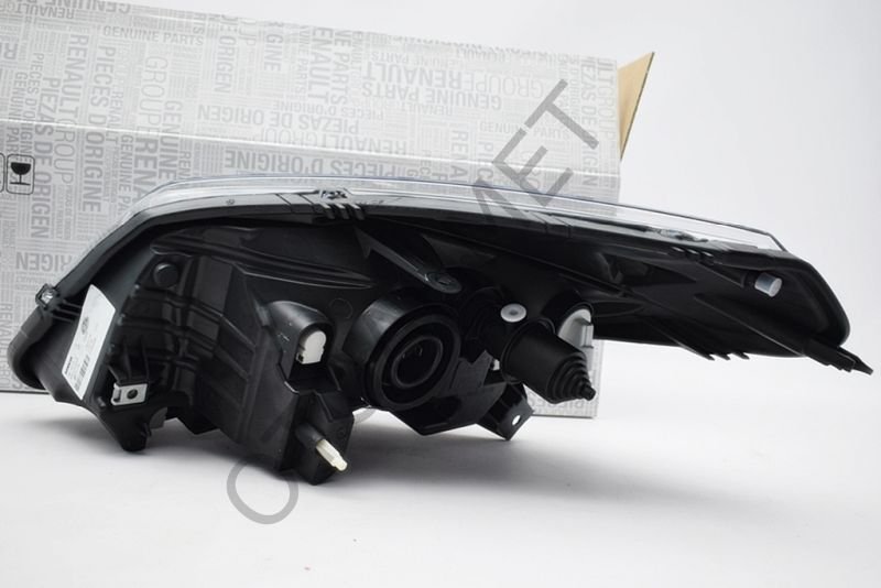 Dacia Sandero Stepway Sağ Ön Far İçi Siyah